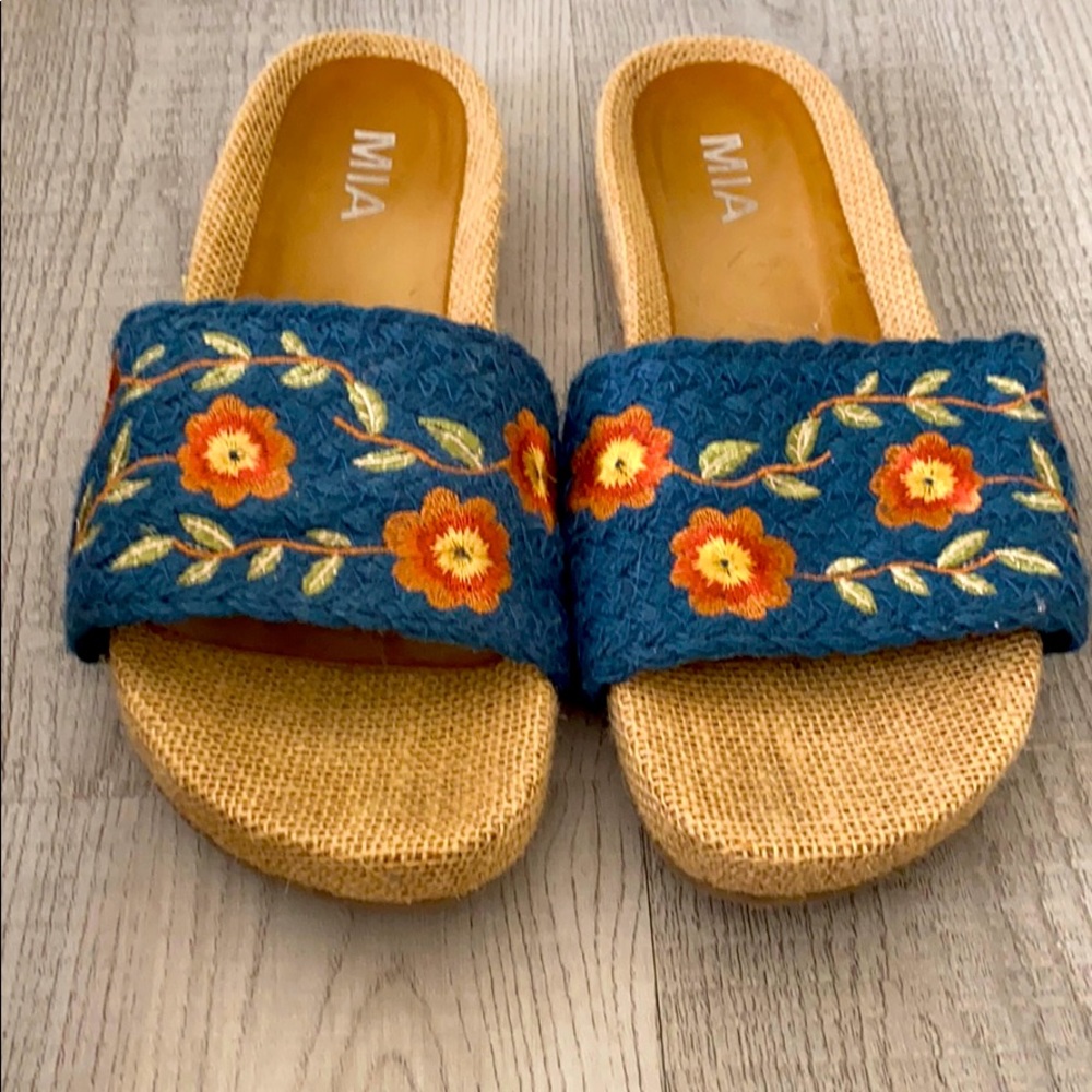 MIA Flower Slides